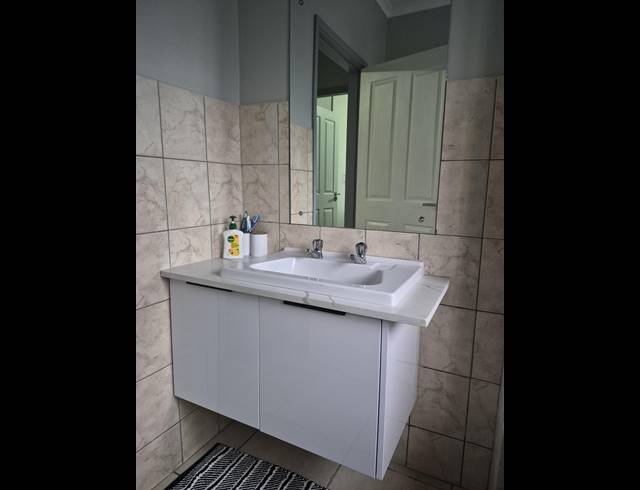 2 BEDROOM APARTMENT TO LET IN SALT ROCK